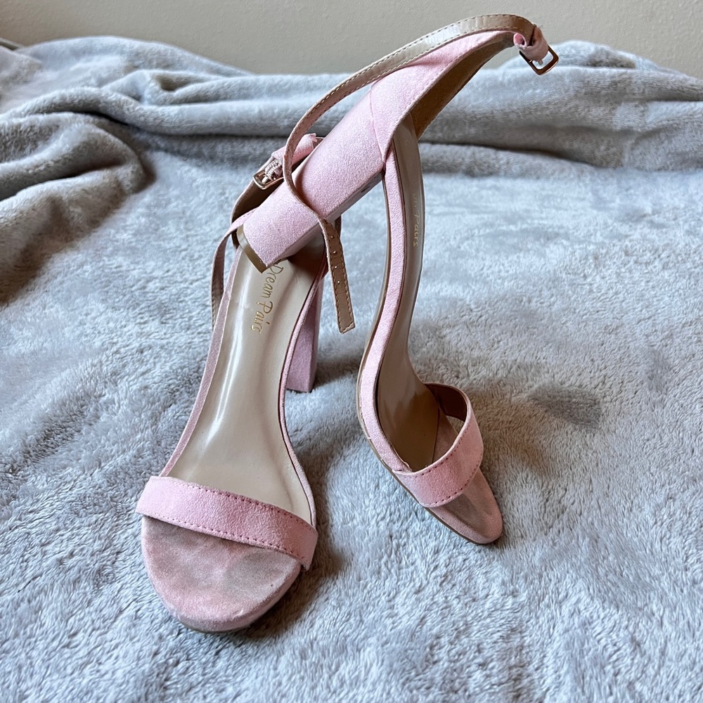 Dream Pairs  pink heels. well loved. size 7 1/2